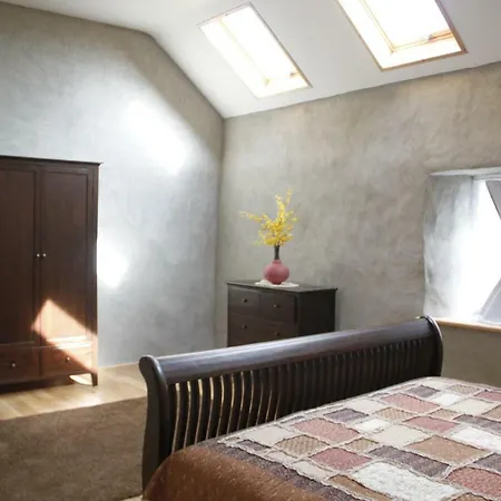 Thados House
